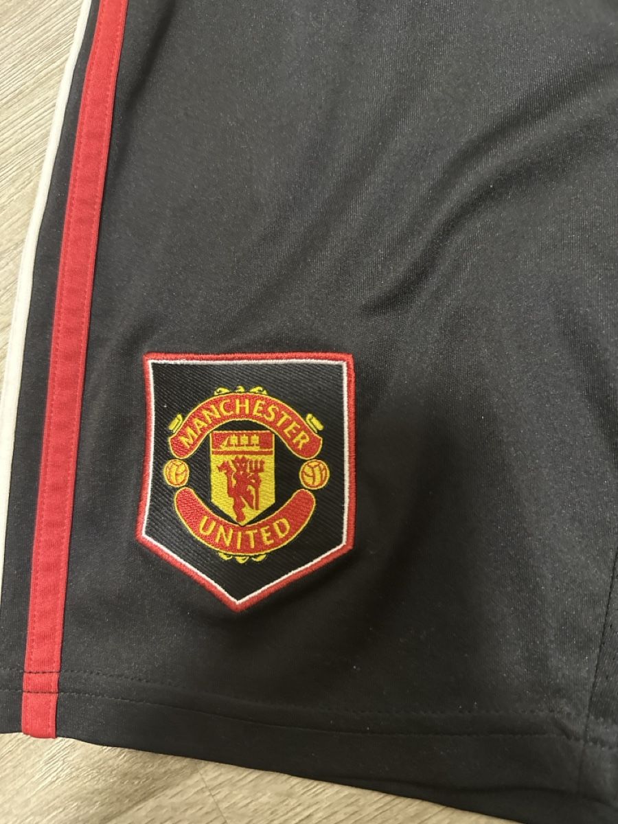 Adidas Pantaloni: Addidas shorts – Usato da Oberentfelden venduto da ulli03 1