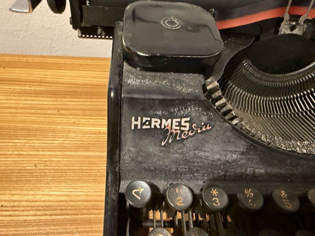 Hermès Macchine da scrivere: Antike Schreibmaschine – Usato da Rickenbach Sulz venduto da pbf9 1
