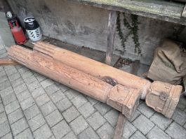 Holzsäulen