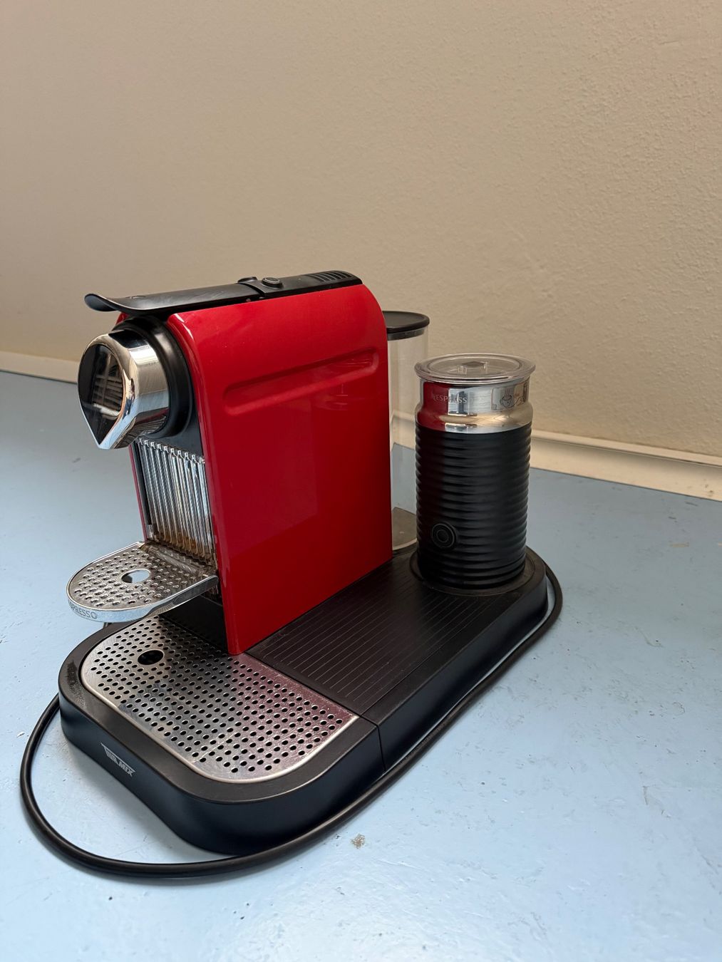 Nespresso Machines à café & Machines à expresso: Nespresso Machine – D'occasion à Zürich par mar_hs6l 1