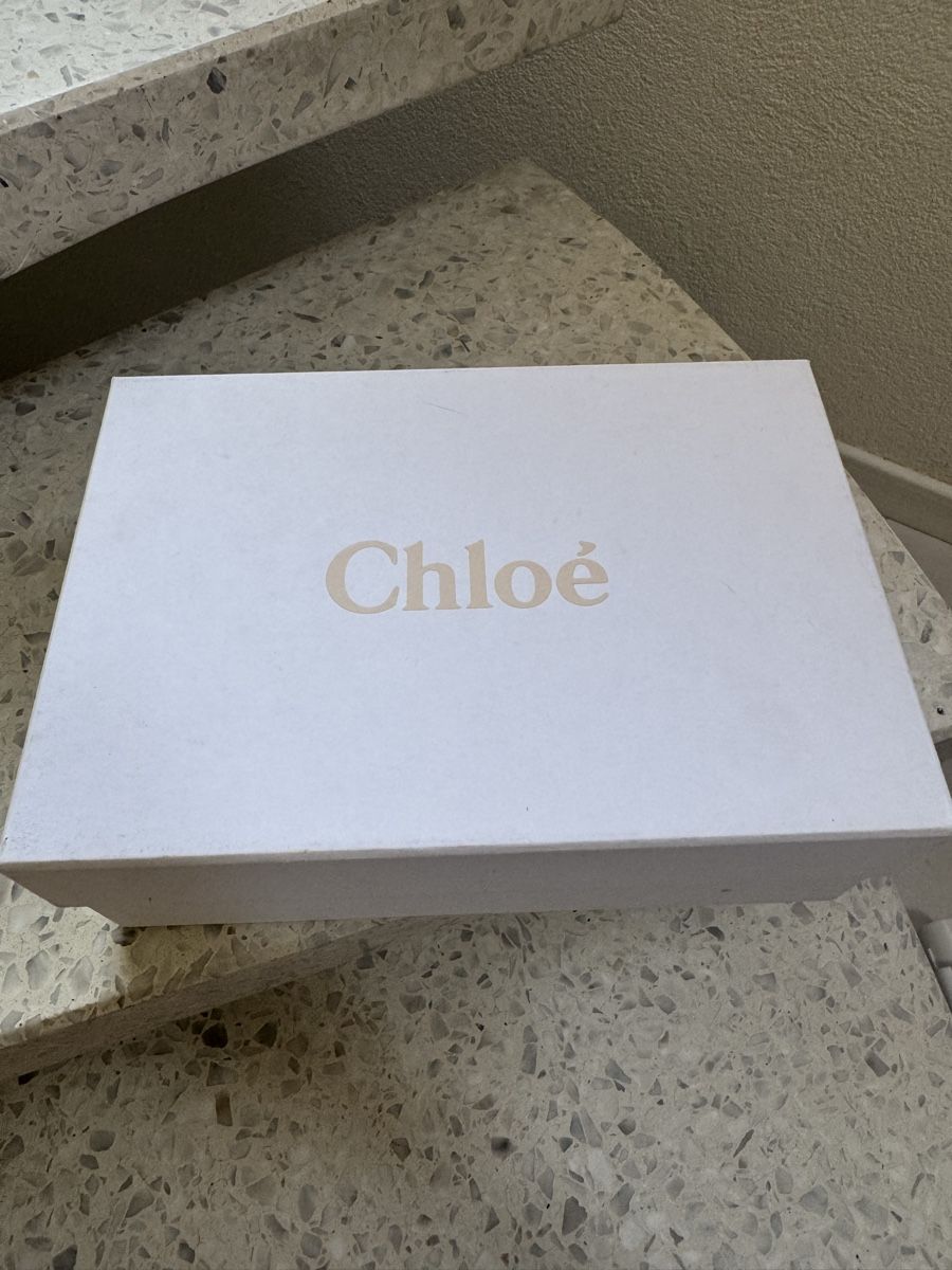 Chloé Damenschuhe: Chloe Sandals white embossed leather size 36 with box – Gebraucht aus Bevaix von Charlene18 2