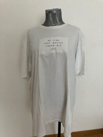 T-shirt Adidas blanc, taille 2XL, idéal pour l'été!