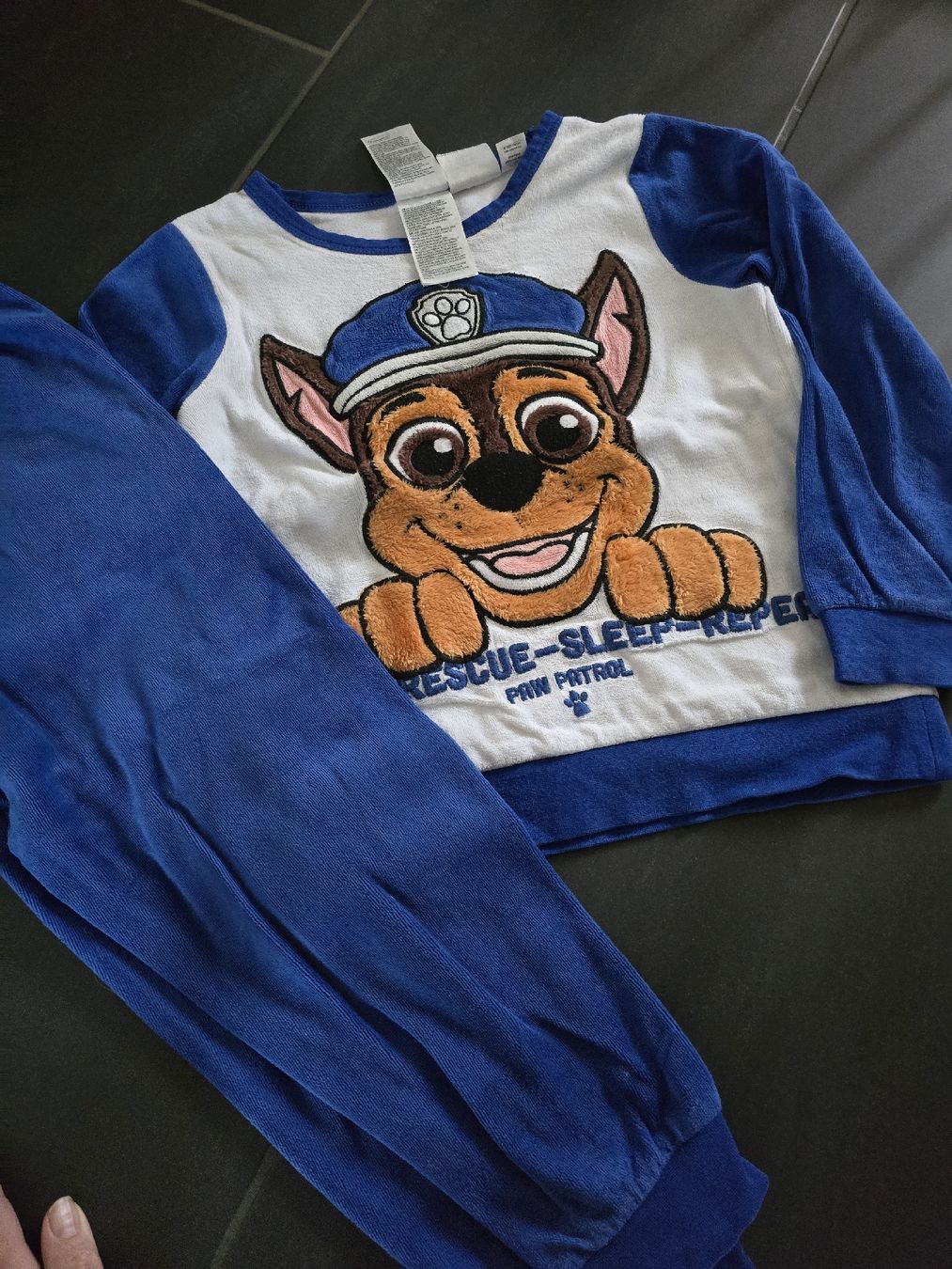 Pyjamas & Ähnliches: Paw Patrol Pyjama, Gr. 122/128 – Gebraucht aus Unterentfelden von Panda-87