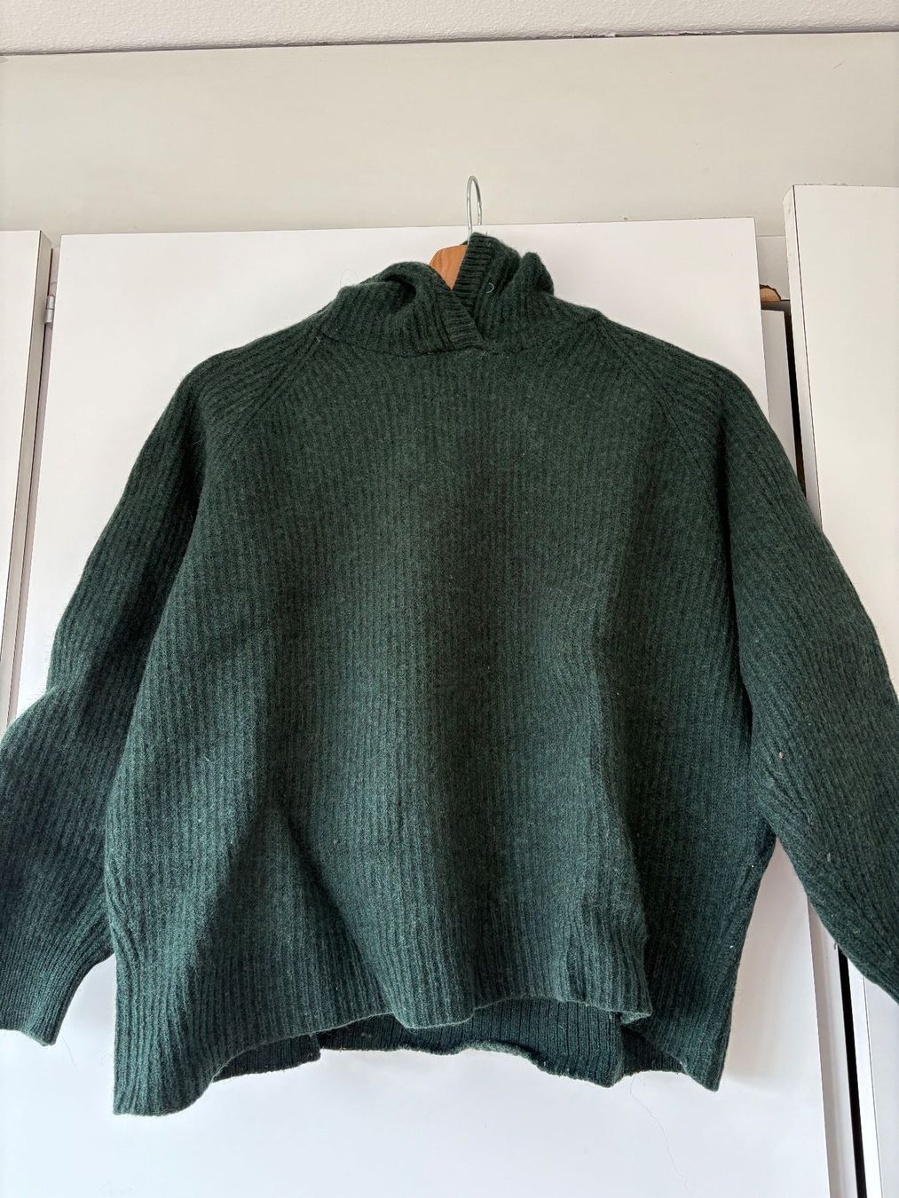 Maglioni & Felpe: Dunkelgrüner Kaputzenpulli – Usato da Olten venduto da mar_dg8p