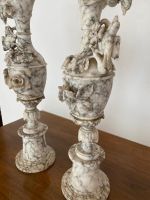 Zwei dekorative handgeschnitzte italienische Alabaster-Vasen