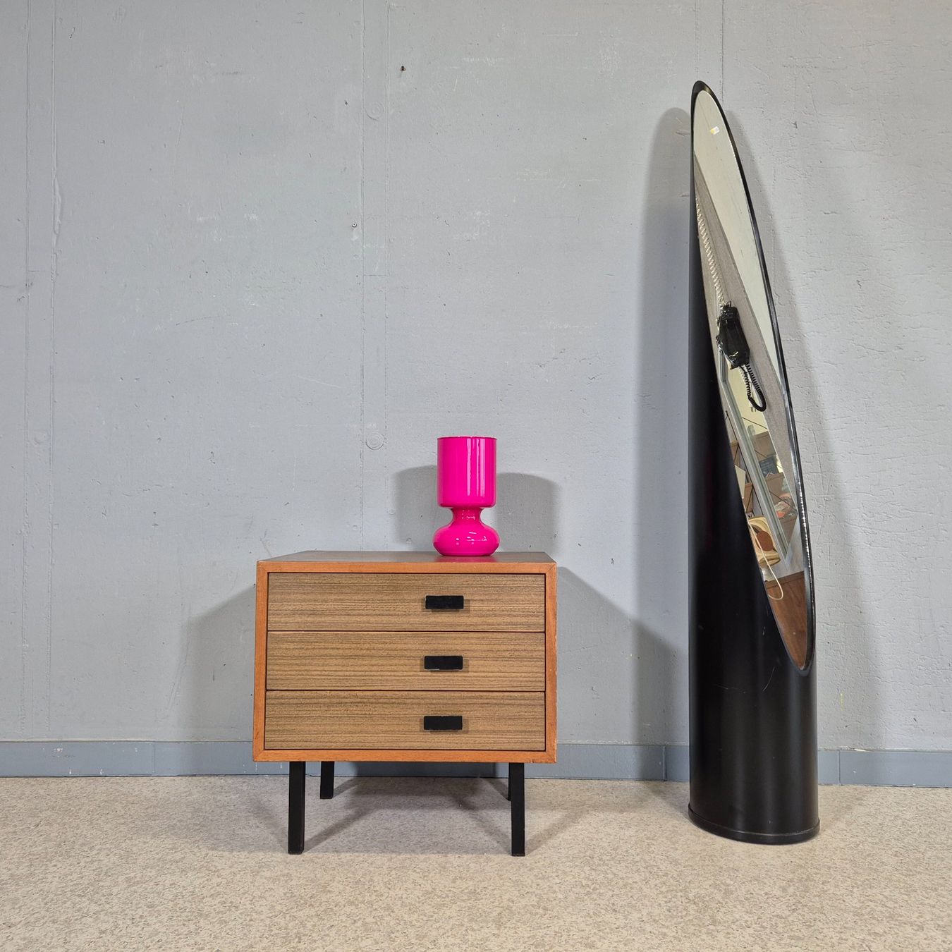 Cassettiere: 1970 Nachttisch Bedside Table Kommode Schubladenkommode – Usato da Nottwil venduto da Wondewa-Shop 1