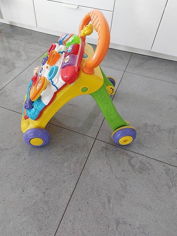 Jouets: Children's walker that plays music – D'occasion à Baar par chr_cz2m 1