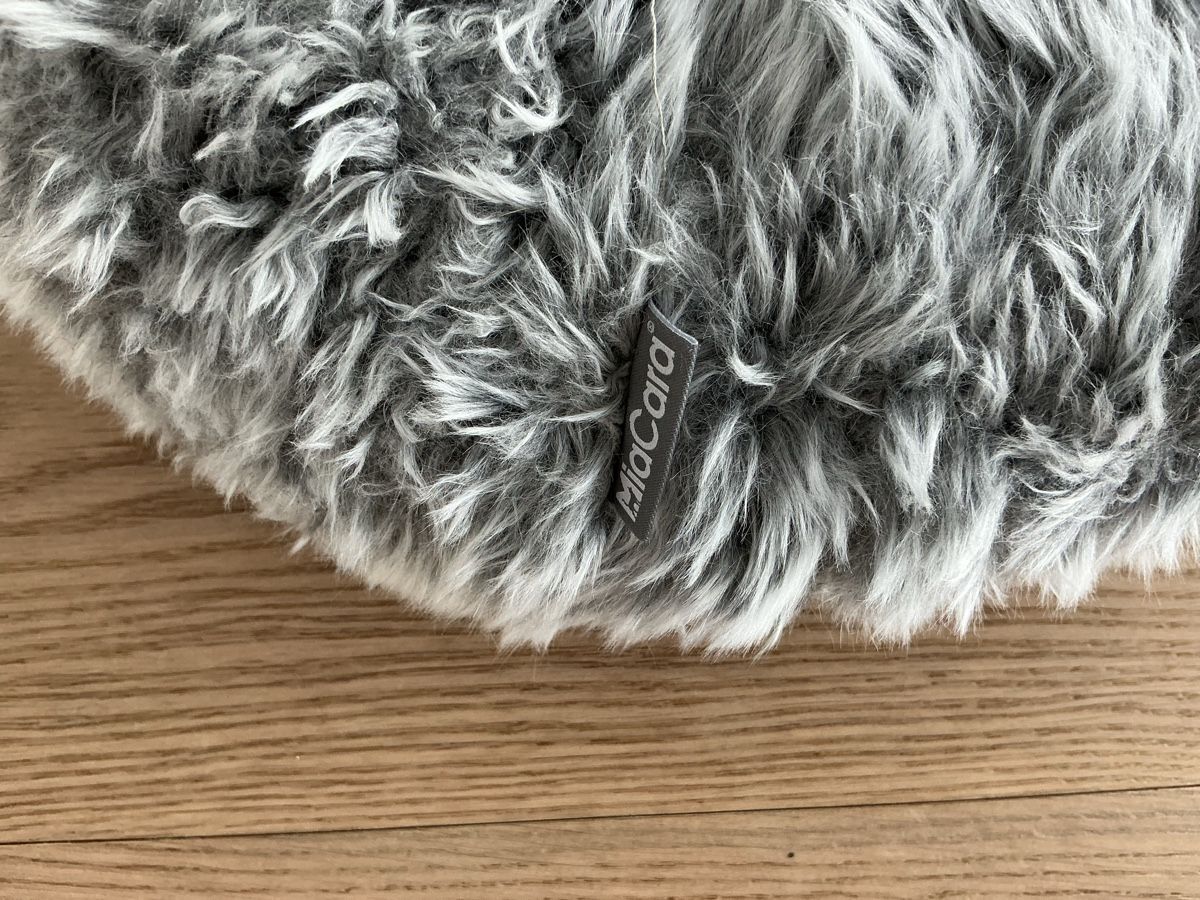 Liege- & Schlafplätze: Kunstfell - Bett für kleine Katze oder Hund, hellgrau – Gebraucht aus Riken AG von AFM123 3