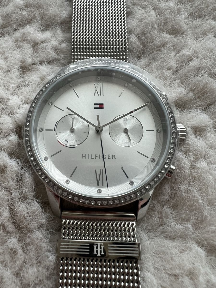 Tommy Hilfiger Armbänder & -reifen: NEU Tommy Hilfiger Damen Uhr Silber Mesh – Neu und originalverpackt aus Basel von Eyla 3