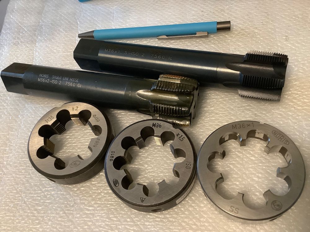 Tous les outils: Gewindebohrer Schneideisen M36x2 ODER M36x1.5 ODER M36x1 Neu – Neuf (Voir description) à Widnau par frohsinn7