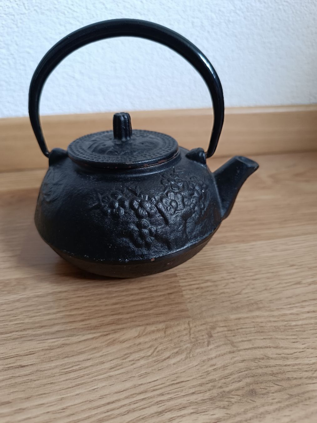 Teiere: Gusseisen Teekanne, schwarz, mit Sieb – Usato da Arbon venduto da lui_8wpm 2