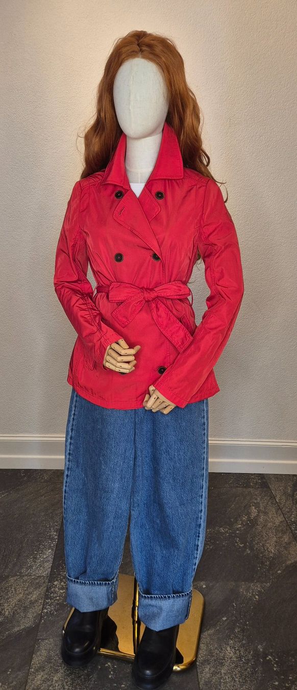 Cappotti: Roter Trenchcoat – Usato da Leissigen venduto da ali_k9v8