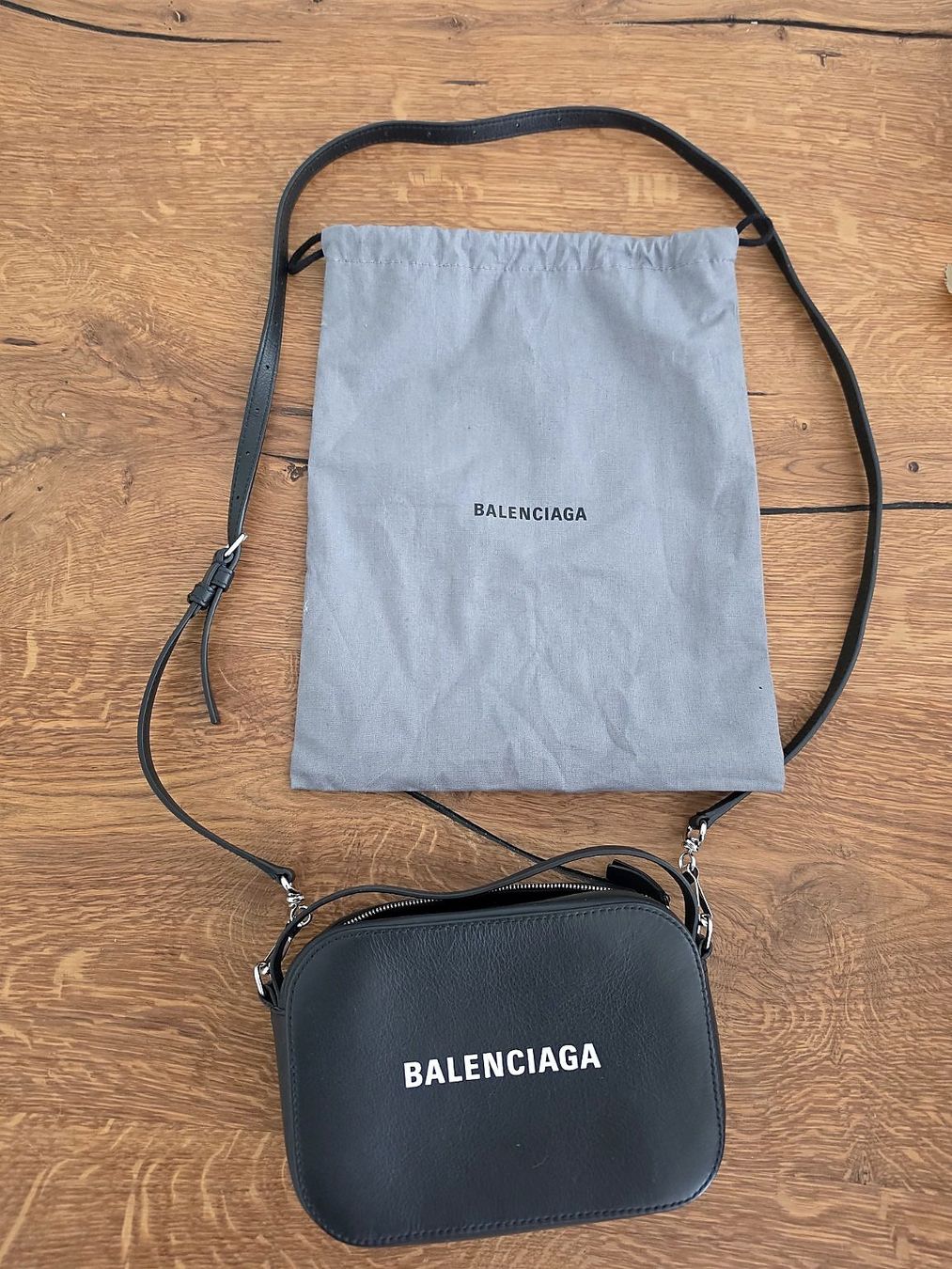 Balenciaga Borse da donna: Balenciaga Everyday Small Camera Schultertasche – Nuovo (secondo la descrizione) da Sissach venduto da Alexgo78 1