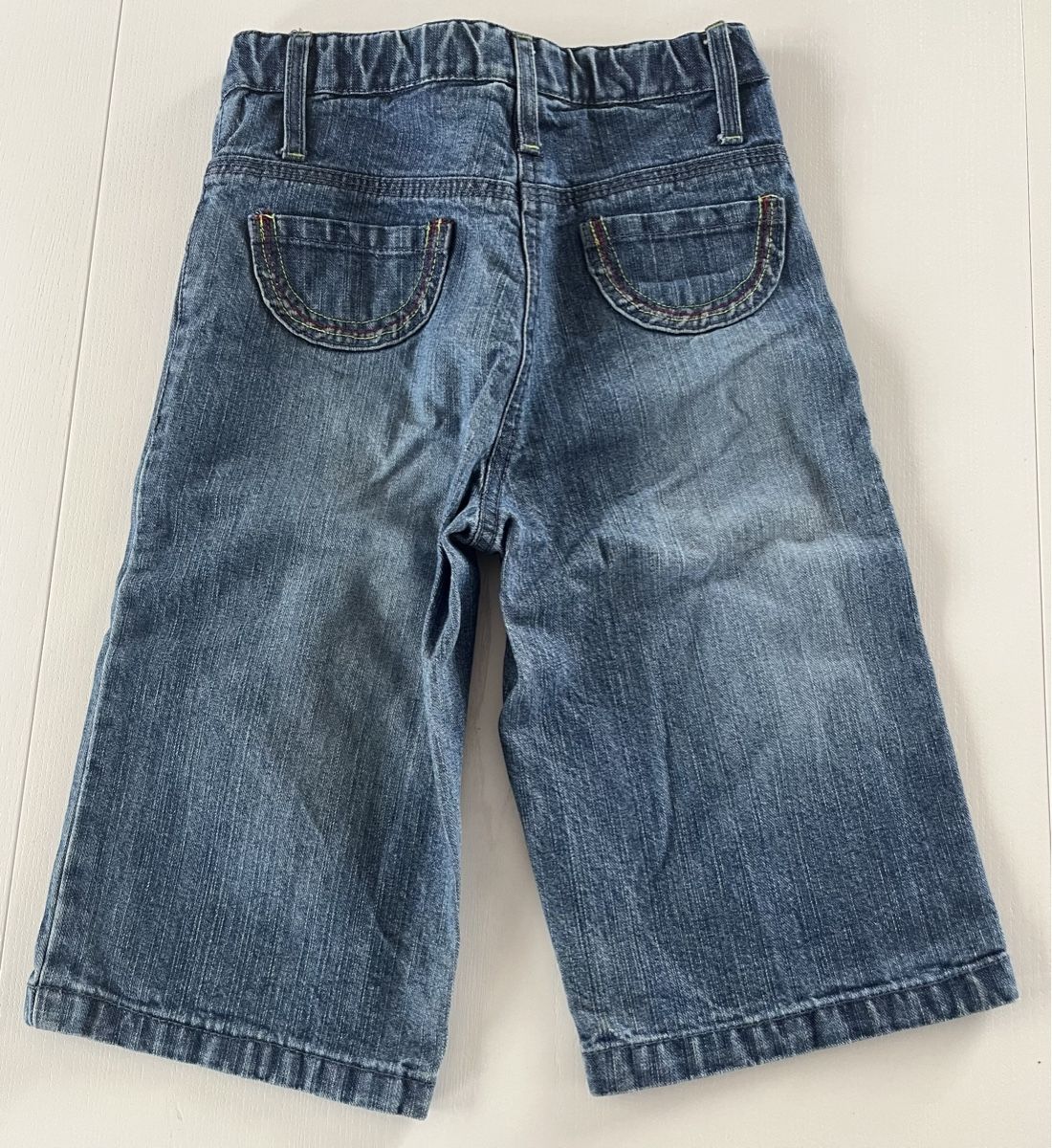 C&A Pantaloni: Neue kurze Hose Gr. 122 – Nuovo e nell'imballaggio originale da Hünenberg See venduto da spartakus02 1