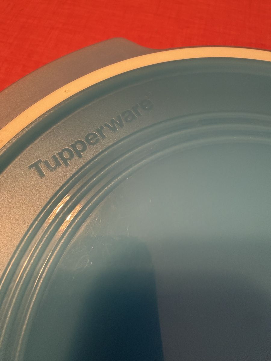 Tupperware Behälter & Ähnliches: Tupperware Hello Kitty motivo invernale – Gebraucht aus Roveredo GR von ang_cc9l 2