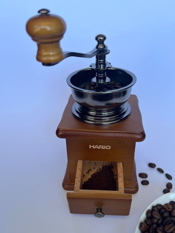 Hario Küchengeräte: HARIO Kaffeemühle aus Japan Edles Holzdesign neuw. funkt. – Neu (gemäss Beschreibung) aus Oberhofen Thun'see von SwissTreasure 2