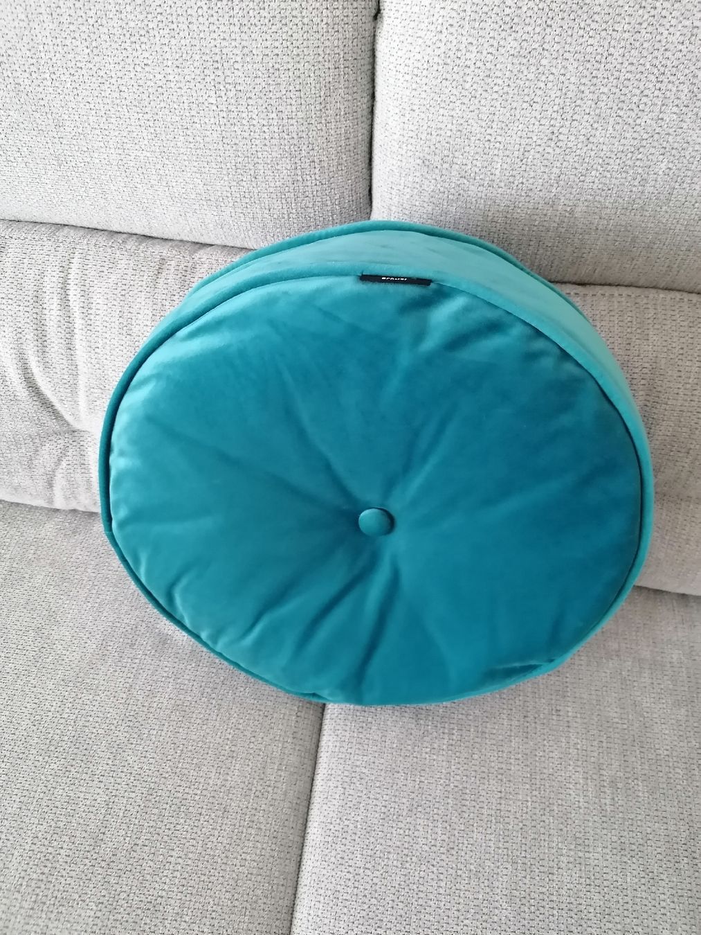 Pfister Coussins: Round Blue Sofa Pillow Clean  – D'occasion à Zürich par thesuccessnow 2