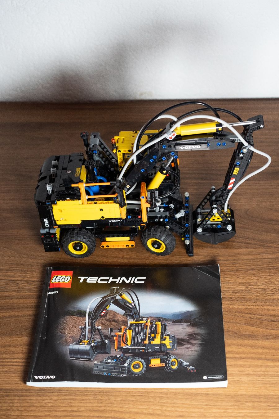 Lego Baukästen: LEGO Technic Volvo EW160E – Gebraucht aus Breitenbach von val_6vfq 2