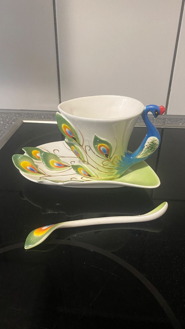 Tazze: Hübsche 3D Tasse aus Keramik – Usato da luzern venduto da bar_5gtr 1