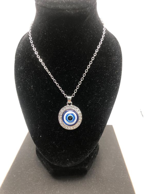 Collier Pendentif œil En Ambre - Chaîne Avec Inscription 'MET' - Bijou Occasion - Métal Non Précisé
