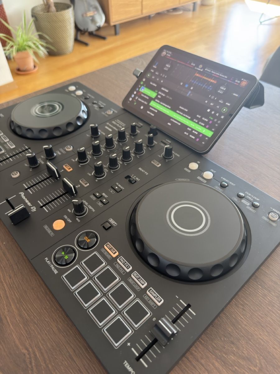 Pioneer Console di mixaggio: DJ Controller Pioneer DDJ-FLX4 New – Nuovo (secondo la descrizione) da Zürich venduto da Rocola26 9