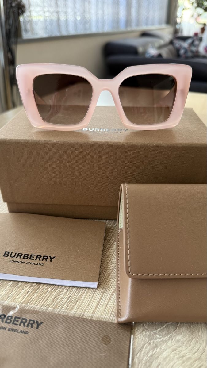 Burberry Occhiali & Lenti: Neue coole Burberry Sonnenbrille – Nuovo (secondo la descrizione) da Winterthur venduto da -BeHappy24- 5