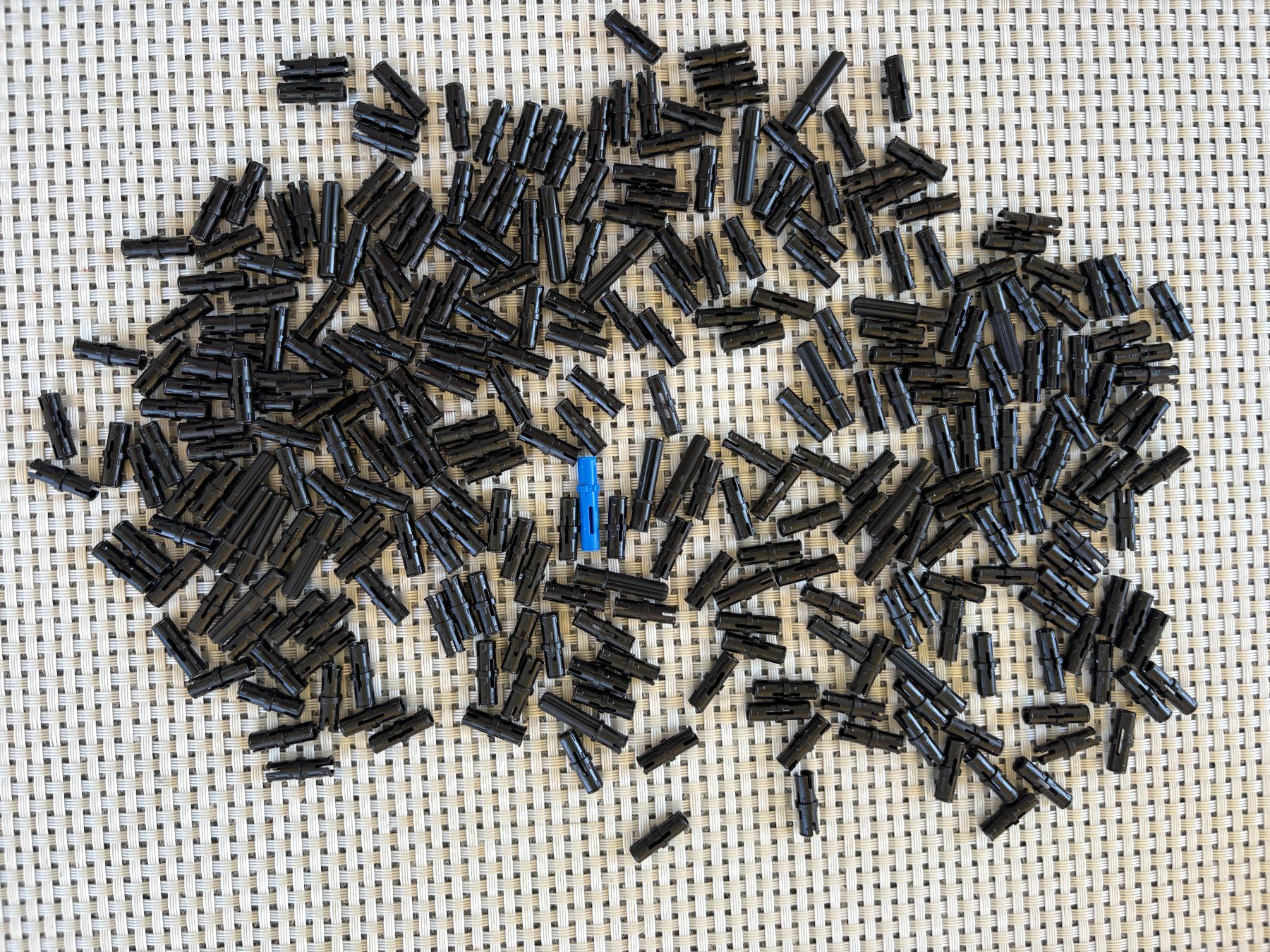 Lego Spielzeuge: Lego Technik 42114 schwarze Pins Stecker – Gebraucht aus Buochs von Techtelmechtel