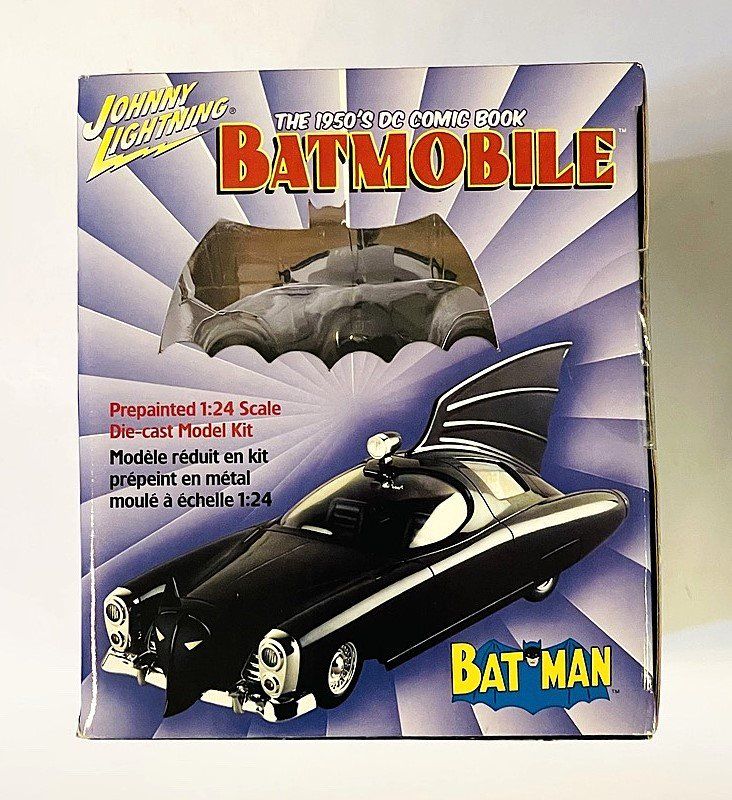Johnny Lightning Voitures modèles: Johnny Lightning Batmobile Comic 1:24 Modellbausatz Die-cast – Neuf avec emballage d'origine à Duggingen par nad_6yzh 4