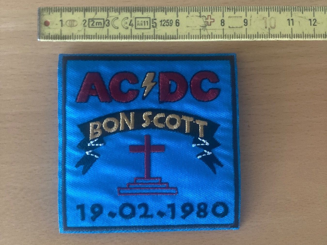 Toppe: AC/DC - Patch Aufnäher Metal Rock Band 13 – Nuovo (secondo la descrizione) da Horn venduto da abutre72