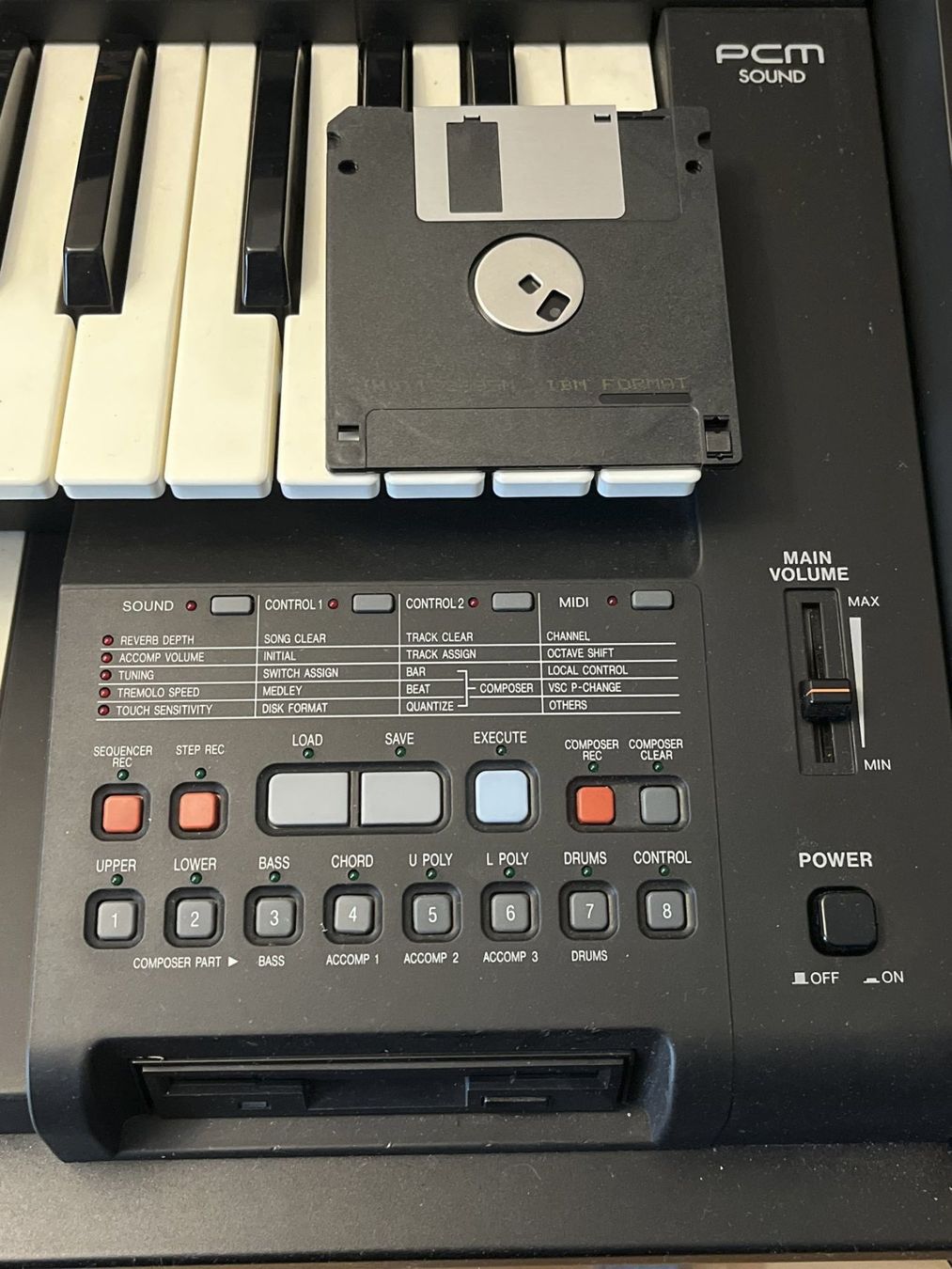 Technics Strumenti musicali: Technics Orgel EN4 mit Diskettenlaufwerk - Schnäppchen! – Usato da Roggliswil venduto da wipix 2