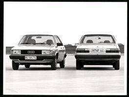 Fotografie Auto Audi 80 GLS, Zwei Varian