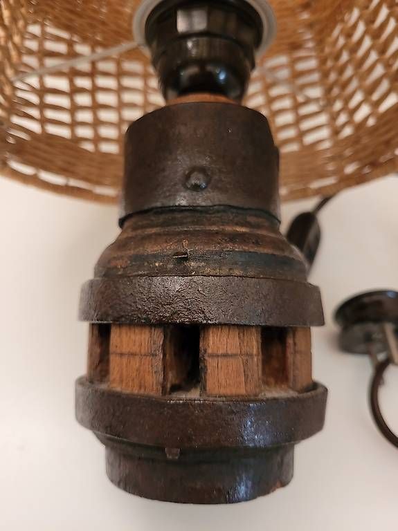 Lampade: Tischleuchte mit Radnabe alt – Usato da Zofingen venduto da Loop_ReSale 2