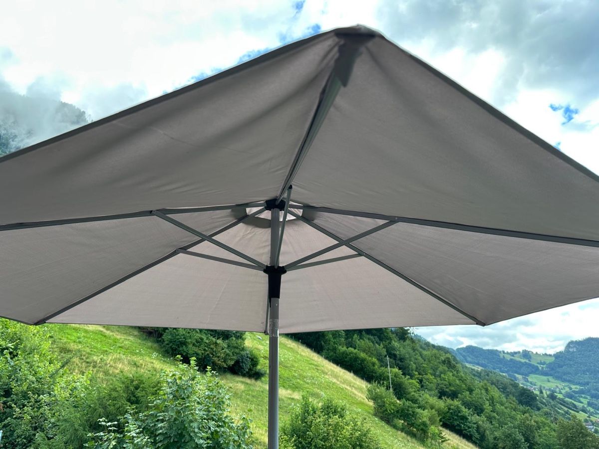 Ombrelloni: Sonnenschirm inkl. Sockel – Usato da Meiringen venduto da cor_lz6y 1