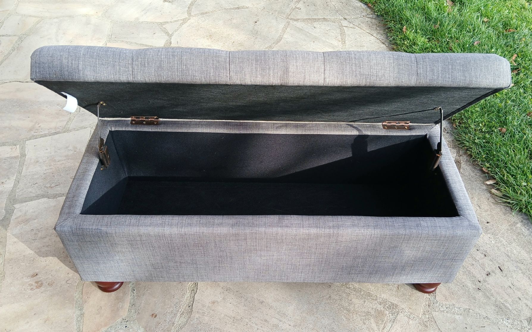Panchine: Banc coffre capitonné tissu – Usato da Sciernes-d'Albeuve venduto da Dojo004 3