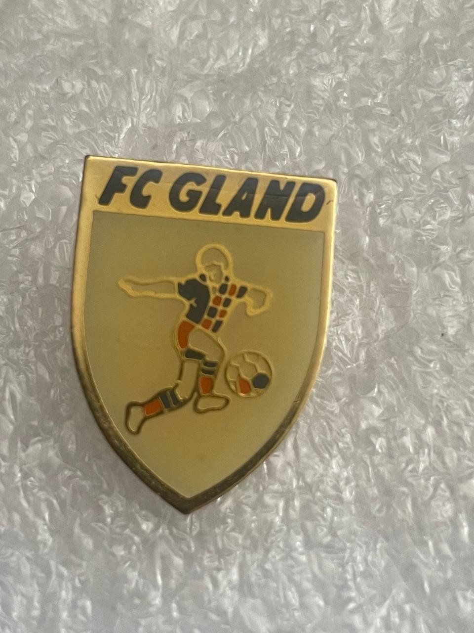 Placchette & Badge: 179. Pin - FC Gland – Usato da Luzern venduto da Irek