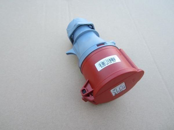 Fiches d'alim.: 32 Amp. CEE Kupplung – Neuf (Voir description) à Kerns par habri01 2