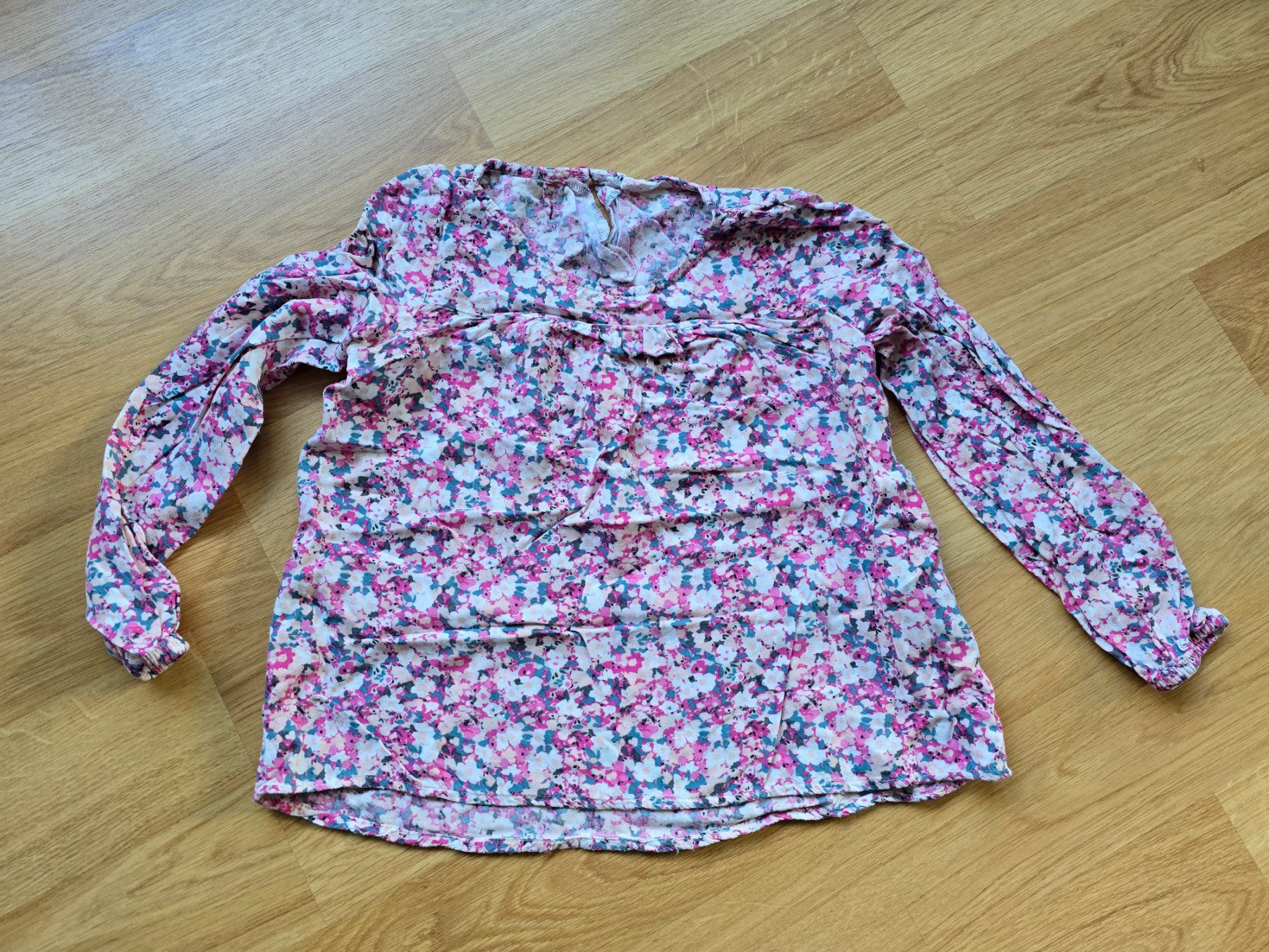 Camicette, T-shirt & Top: H&M Bluse Gr. 122/128 mit Blumenmuster – Usato da Büttikon AG venduto da Amineah