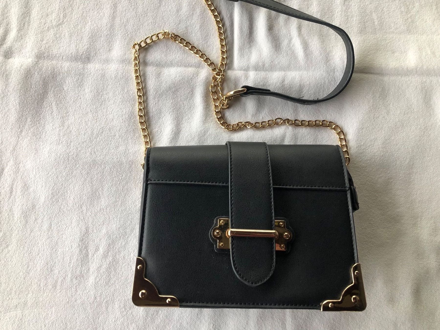 Zebra Borse da donna: Umhängetasche schwarz/ Zebra – Usato da Schübelbach venduto da Dolly990_2