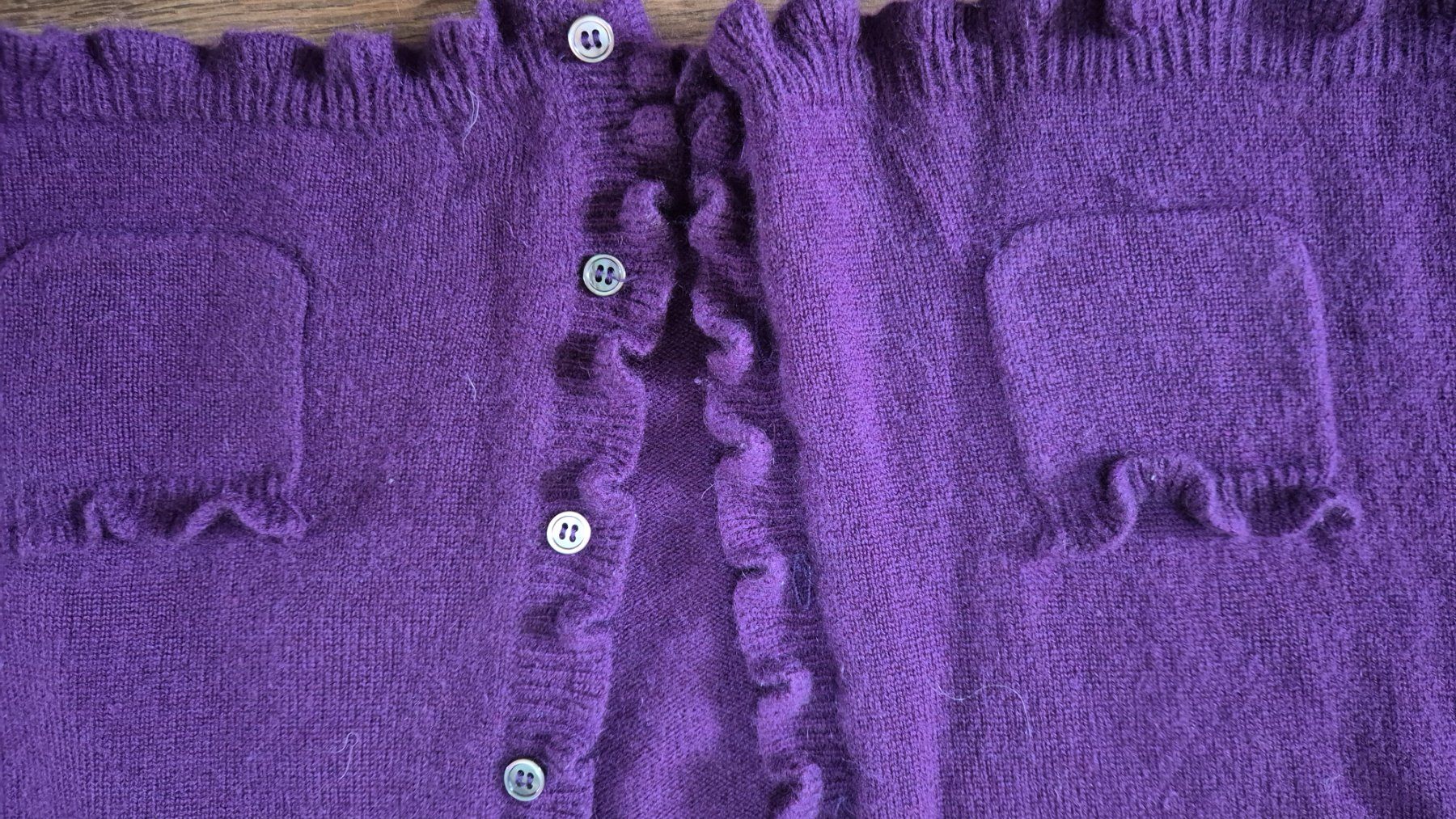 Gilet & Giacche senza maniche: Purple cashmere cardigan – Usato da Zürich venduto da monadiederich 1