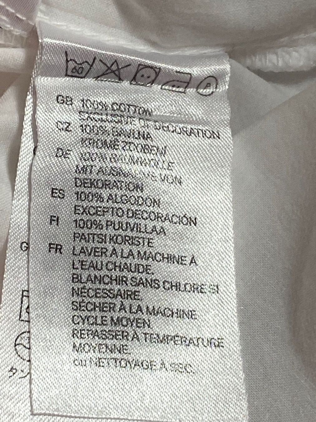 H&M Camicette, T-shirt & Top: Joli top blanc avec broderies 'H&M' – Usato da Grund b. Gstaad venduto da PlageNeige 5