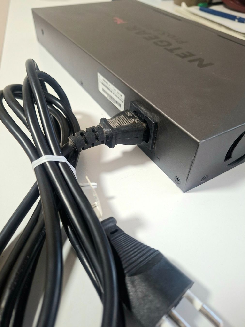 Netgear Hubs & Switches: Netgear JGS516PE – D'occasion à Uetikon am See par boxtoni 3