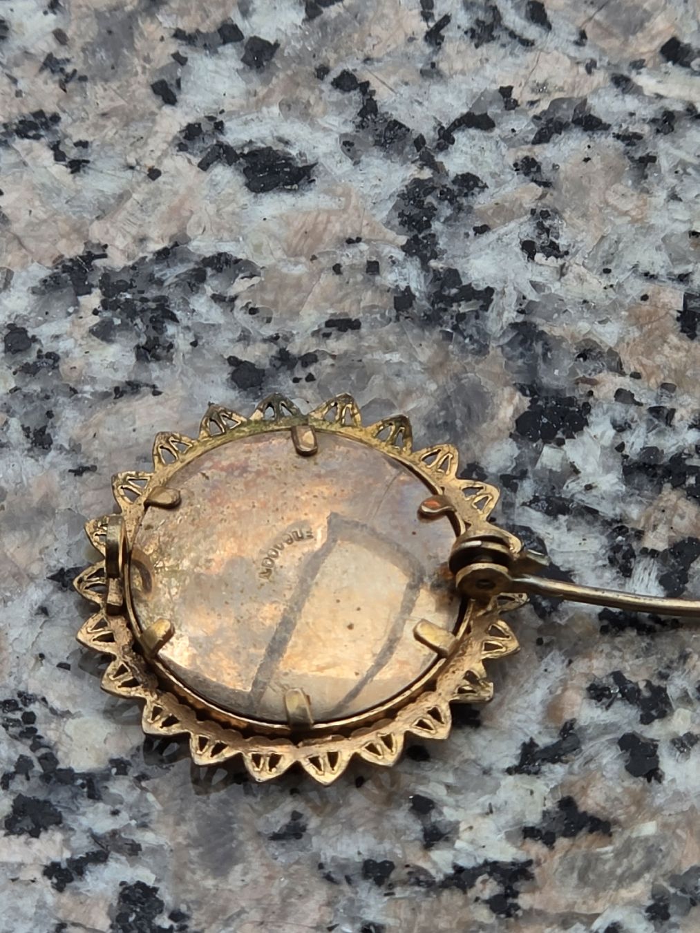 Broches & Aiguilles: Antiker Medaillon Anhänger mit Bild  – D'occasion à Mettlen par elios0888 4