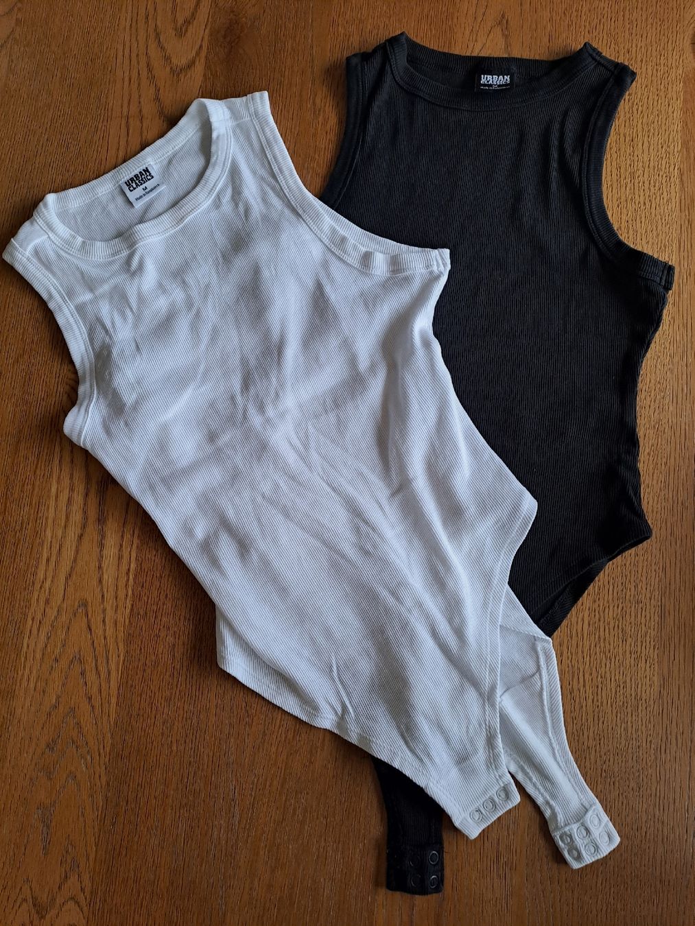 Top: Lot de 2 bodies Urban Classics – Usato da Saignelégier venduto da lei_y5w9