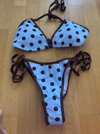 Damen Bikini hellblau gepunktet mit braunen Rändern