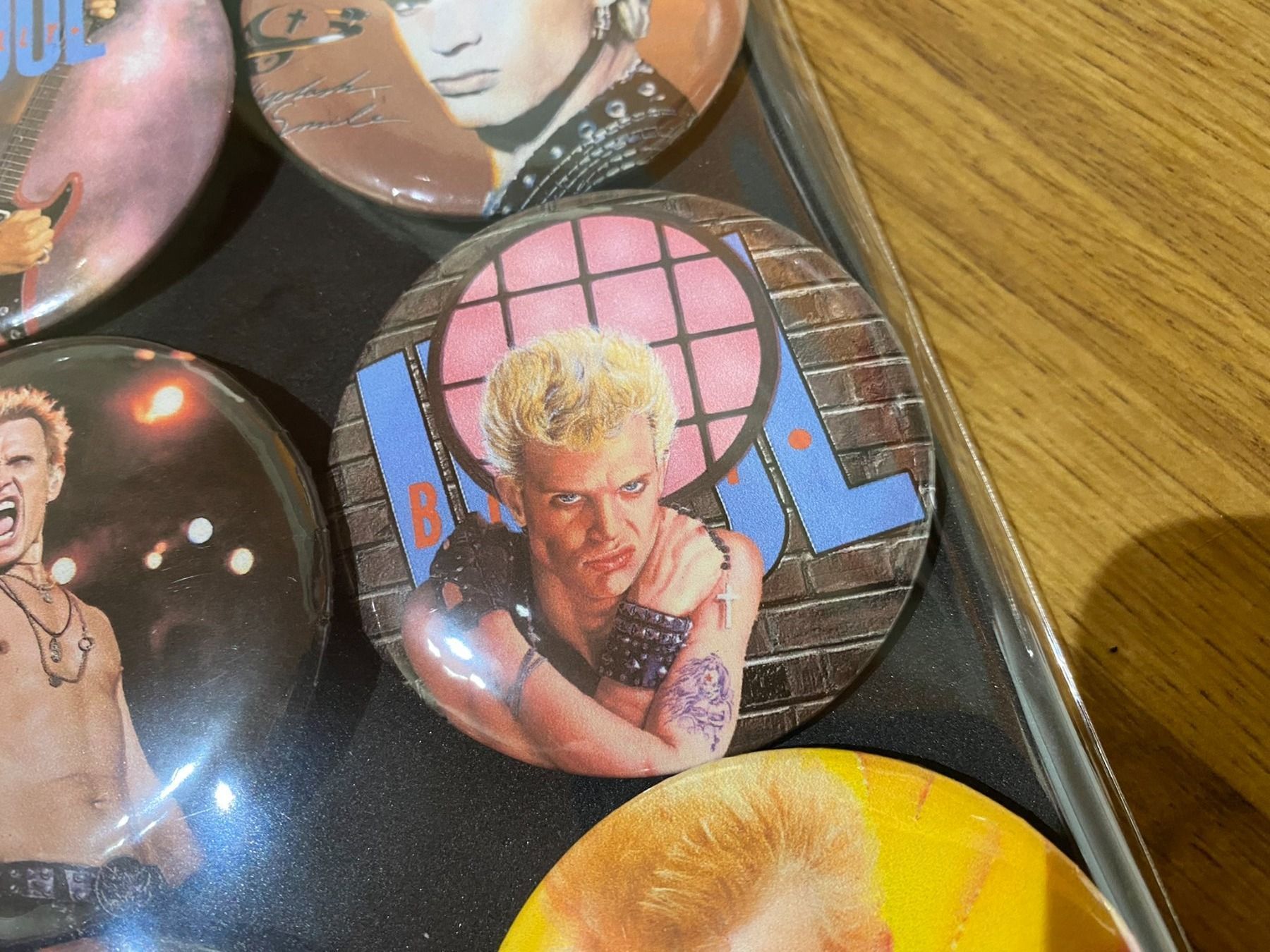 Plaketten & Abzeichen: Billy Idol Pin Ansteck & Magnet Badges, Neu! – Neu (gemäss Beschreibung) aus Basel von FatCatPacksTheRatt 4