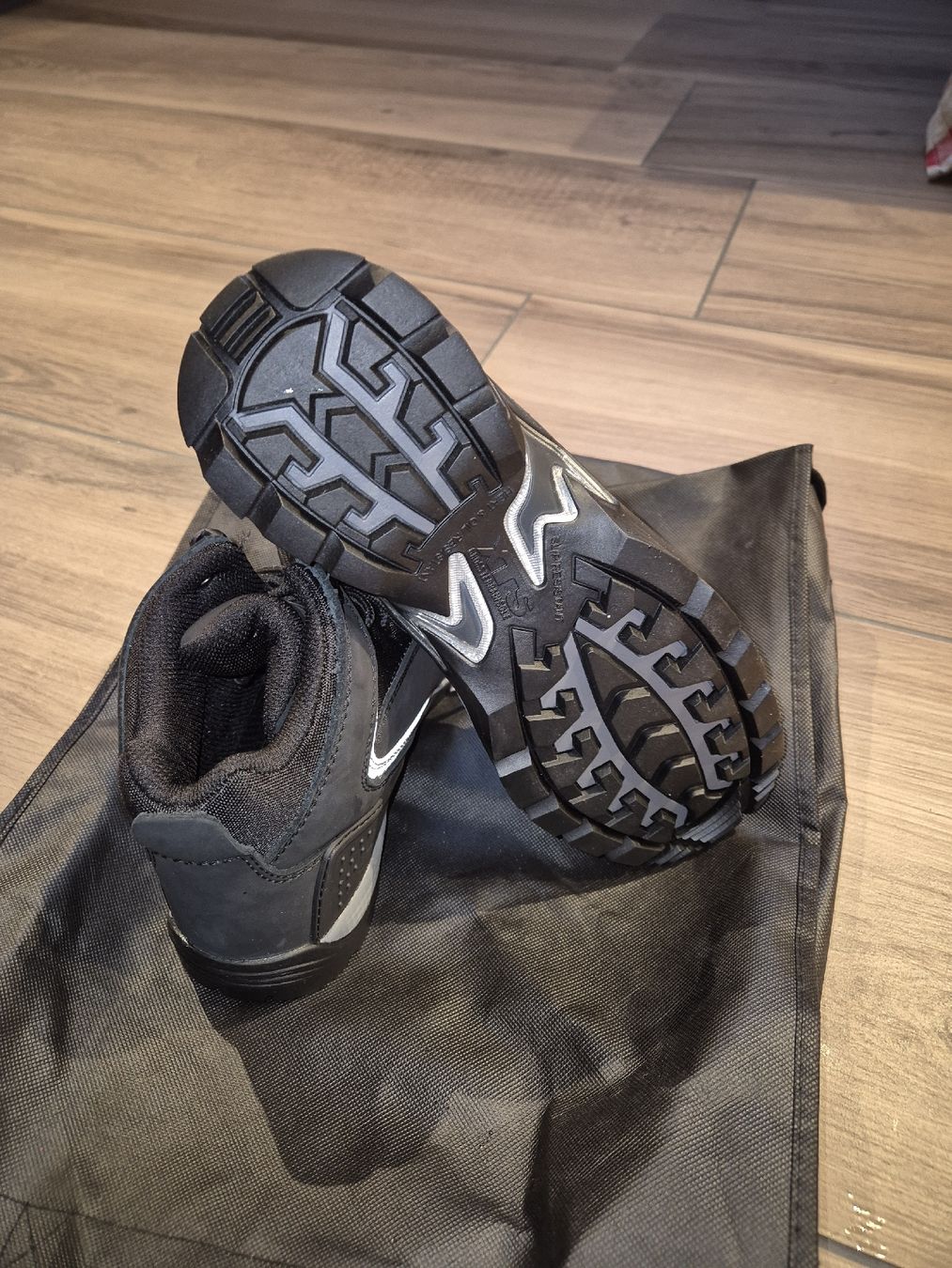 Scarpe da uomo: S3 Sicherheitsschuhe neu Gr.41 – Nuovo (secondo la descrizione) da Auswil venduto da boumi85 4