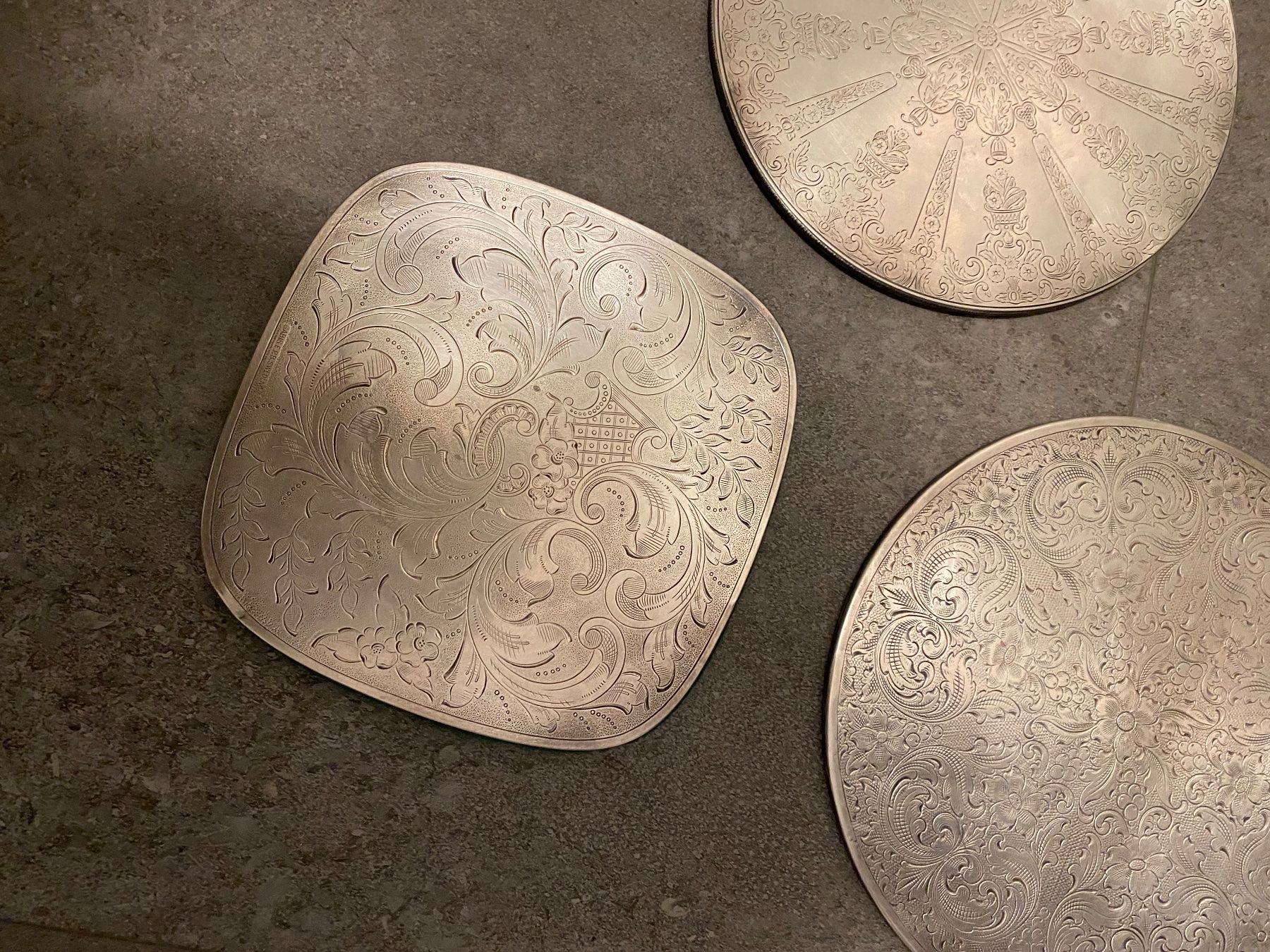 Sottobicchieri: Vintage Untersetzer versilbert mit floralem Dekor – Usato da Buchs-ZH venduto da Birikina 1