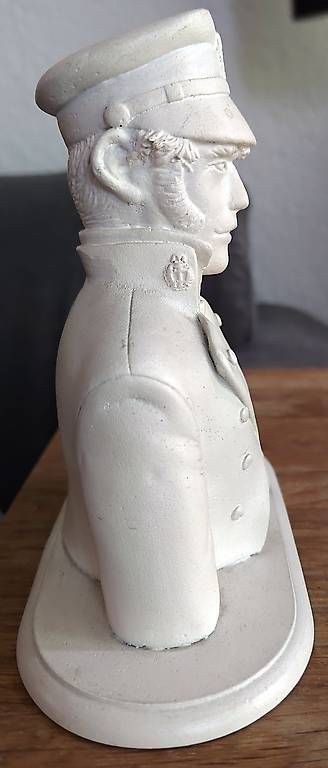 Figurines: PRATT - Statuette Buste CORTO MALTESE – D'occasion à LAUSANNE par swof 2
