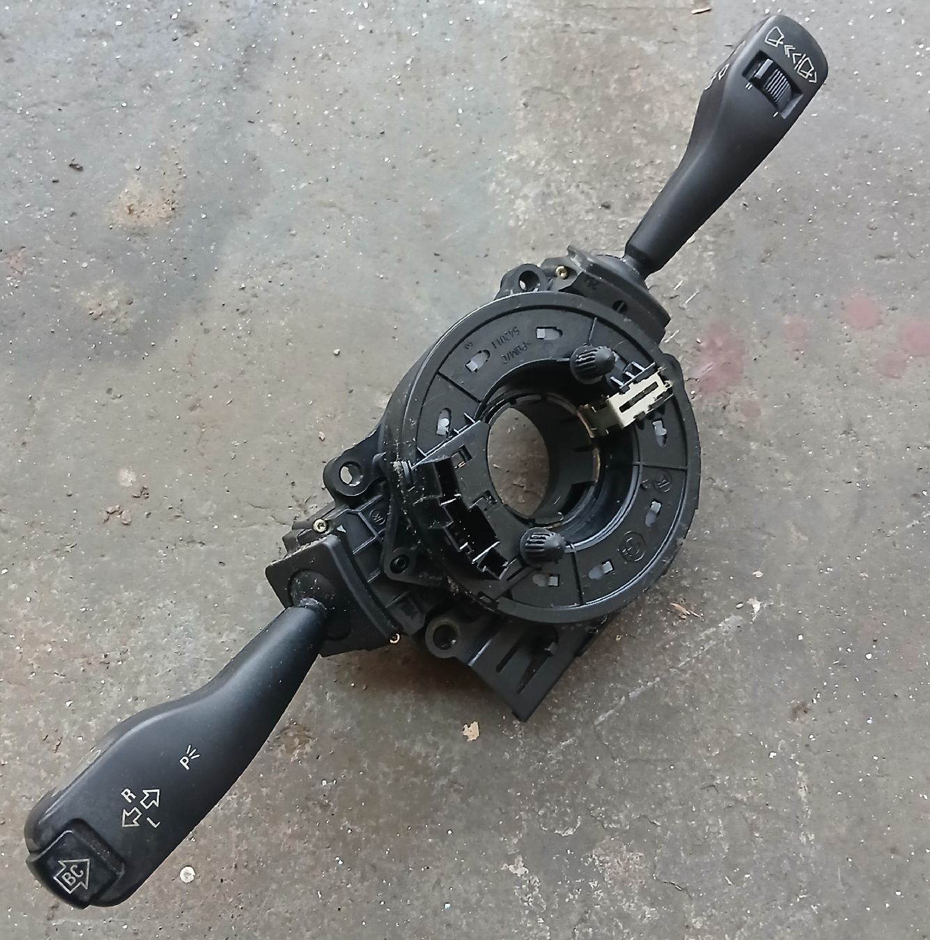 BMW Tutti pezzi di ricambio auto: Commodo BMW X3 E83 2004-2010 3.0 Diesel – Usato da la heutte venduto da Auto-stock
