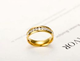 EDELSTAHLRING, GOLDFARBEN,STRASS, GRÖSSE 7, CA.1.7CM, NEU